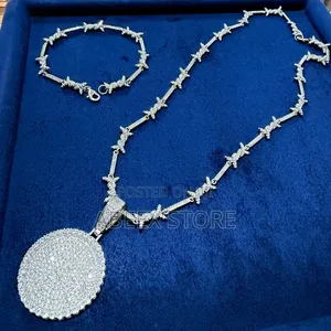 Saitin Kyakkyawar Sarkar, Pendant & Hannun Jaki