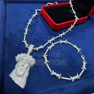 Saitin Sarkar Asali, Pendant, da Bracelet