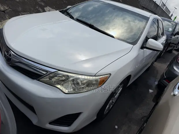 Toyota Camry LE Sedan Farar Hada 2013 - 1