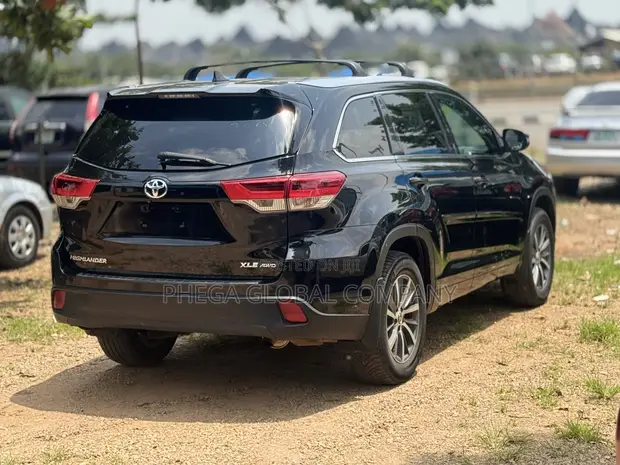 2018 Toyota Highlander XLE 4x4 V6 Baƙi - 1