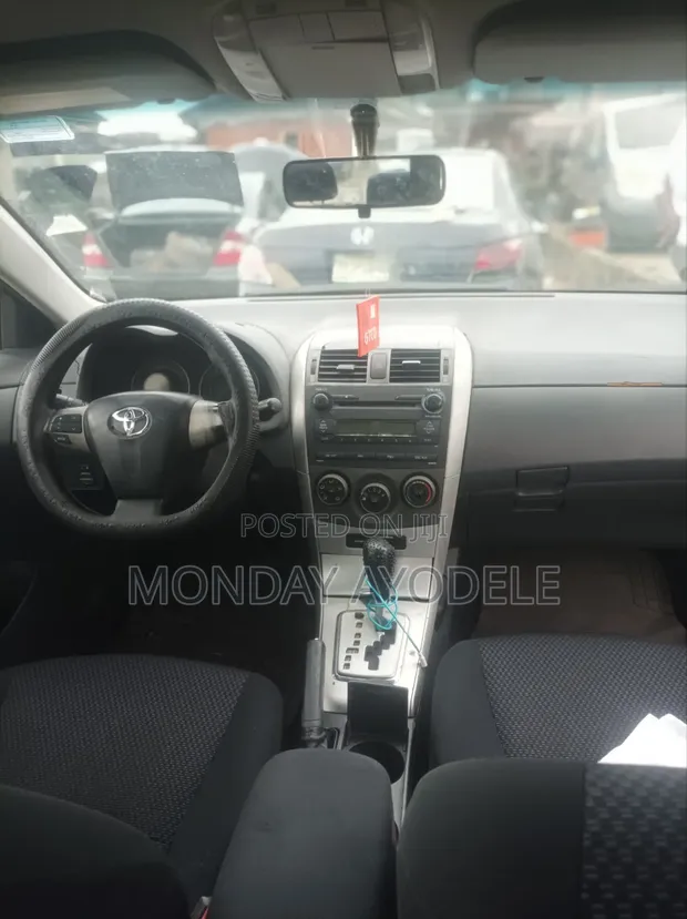 Toyota Corolla 2010 Black - 1