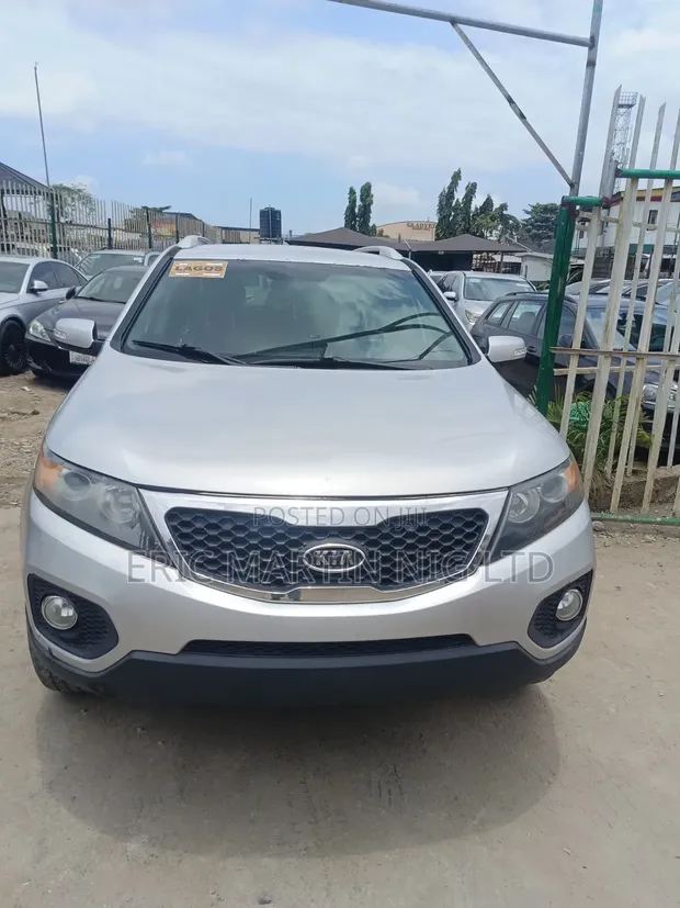 Kia Sorento 2012 Silver - 1