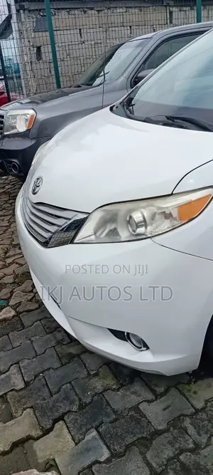 Toyota Sienna 2014 White