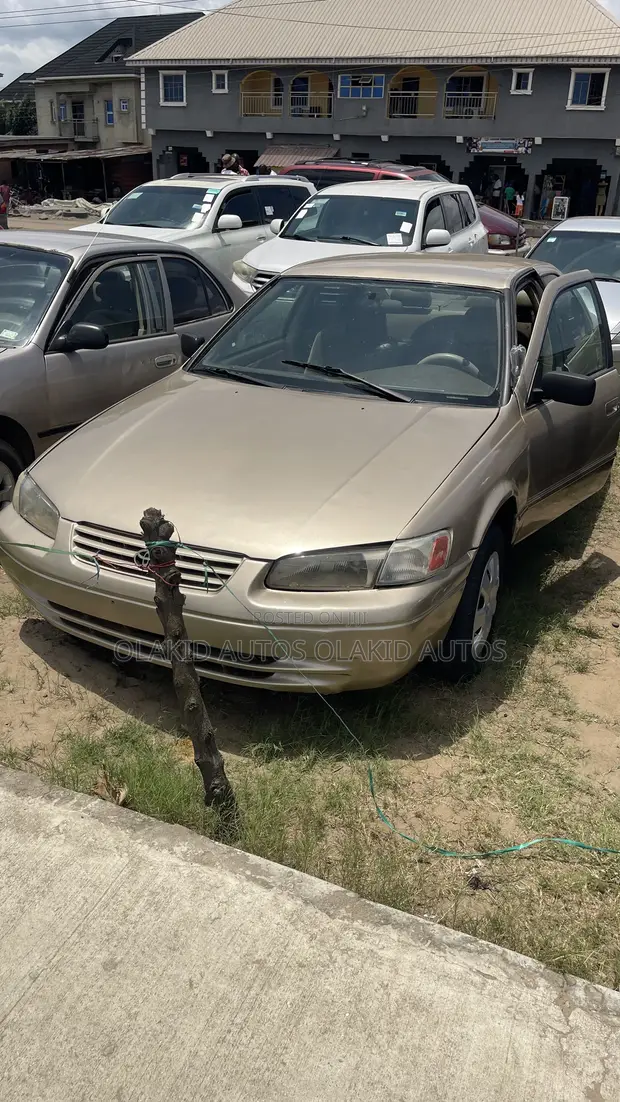 Toyota Camry 2.4 G 2001 Zinari - 1
