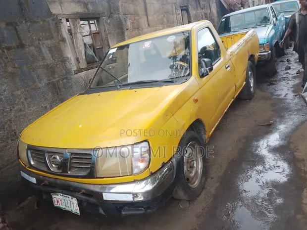 Nissan Pick Up - An Amfani, Mai Amfani da Fetur, Da Akwati Na Al'ada - 1