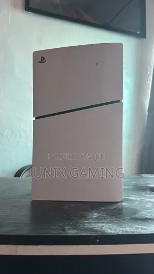 Amfani da PS5 Slim Standard Edition tare da Kwamfuta 2 & Wasanni 12