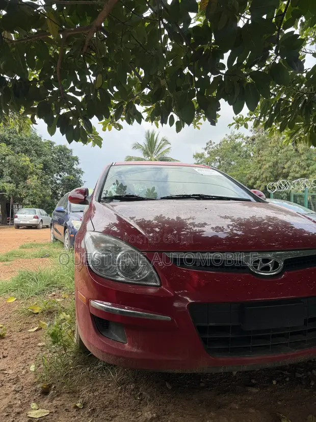 2010 Hyundai Elantra Touring SE Automatic Red - 1