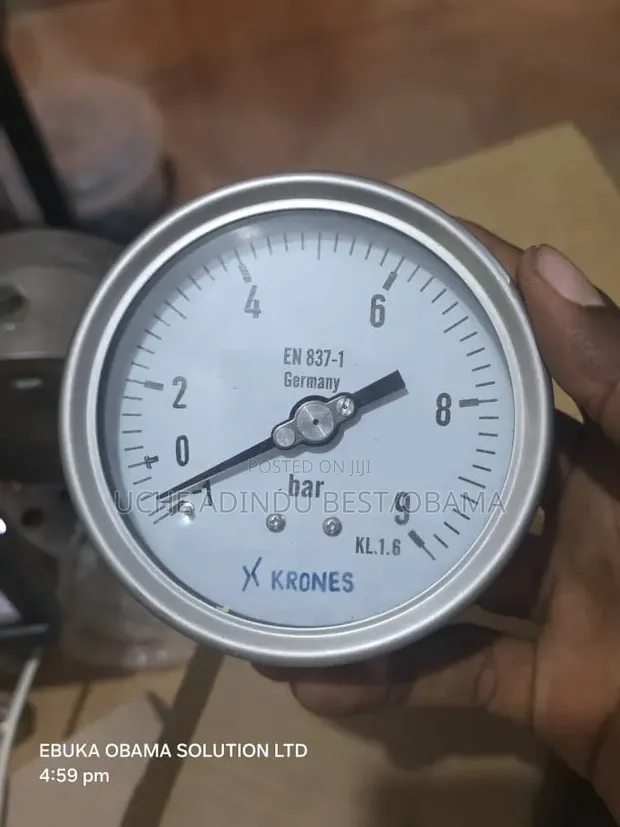 100mm Back Connection Pressure Gauge - 0-9 Bar - 1