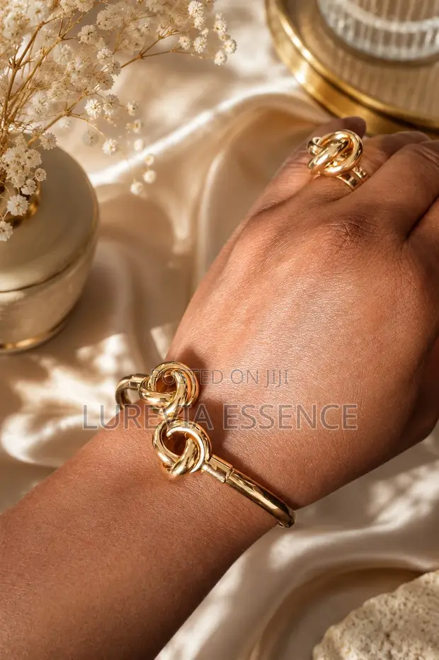 Saitin Bangles masu Kyau tare da Zobba - 1