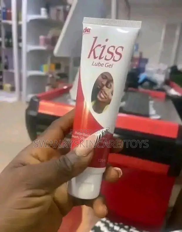 Kiss Lubricant - Girare Daban Daban Akwai - 1