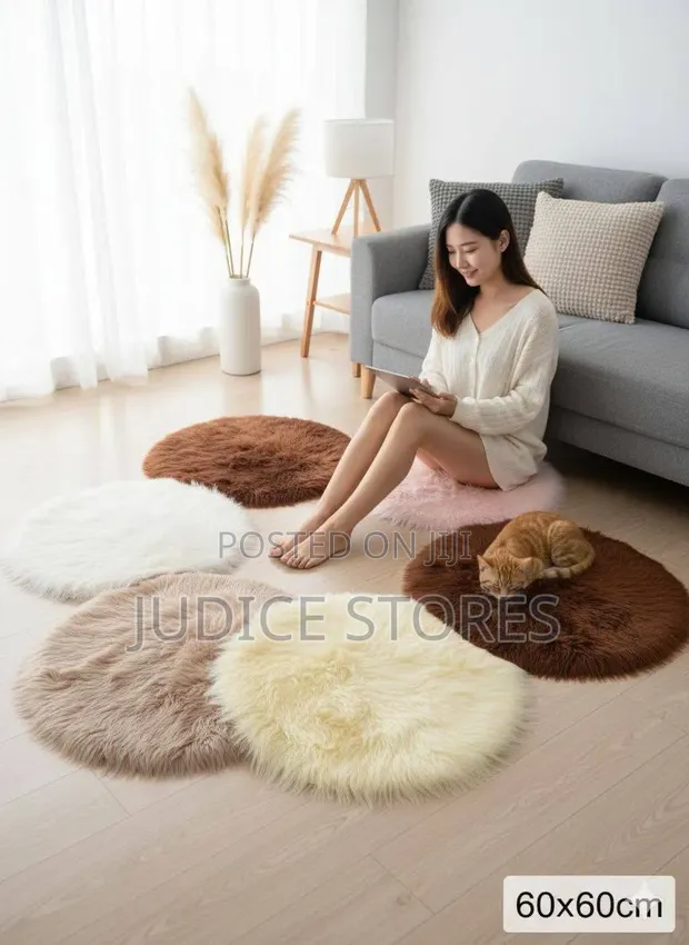 60x60 High Quality Round Rugs (Set of 4) - 1