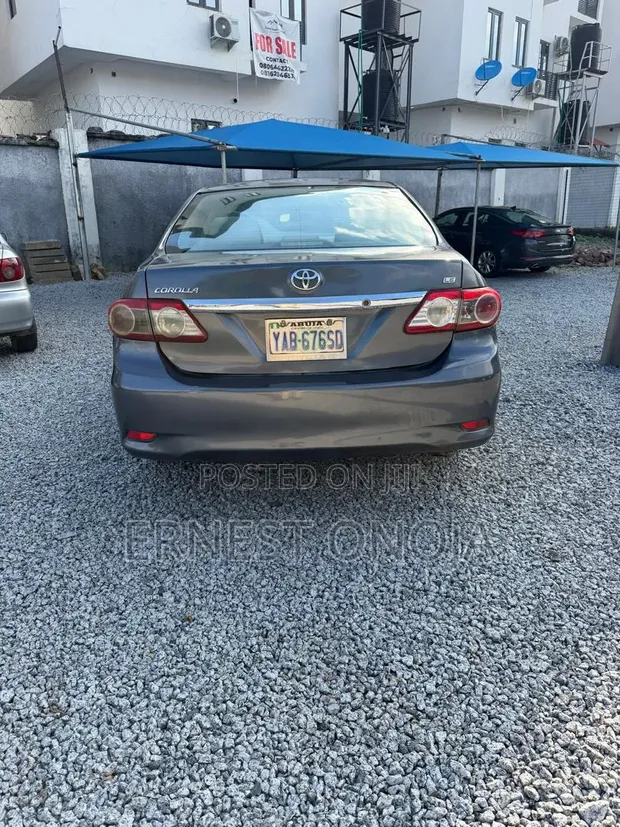 Toyota Corolla 2013 Gray - 1