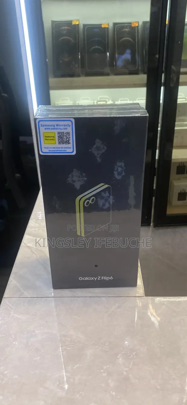 New Samsung Galaxy Z Flip6 256GB Yellow - 1