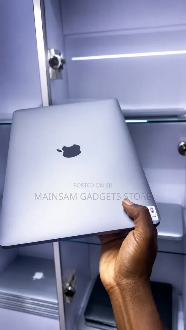 Apple MacBook Pro 2020 13" 32GB RAM Intel Core i7 512GB SSD - 1