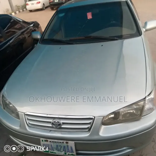 Toyota Camry 2000 Silver - 1