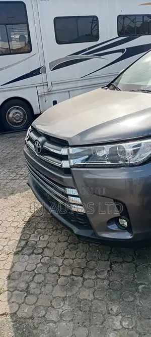 2018 Toyota Highlander Beige