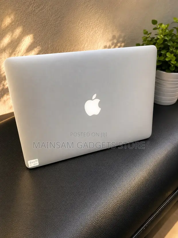 Apple MacBook Air 2017 13" Intel Core i5 8GB RAM 256GB SSD - 1