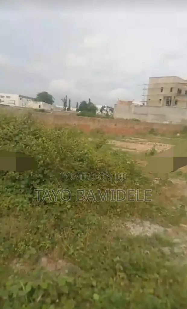 Filin Dukiya Mai Girman 8700sqm A Wurin Dabarun Kasuwanci Kusa da Babban Hanyar, Guzape - 1