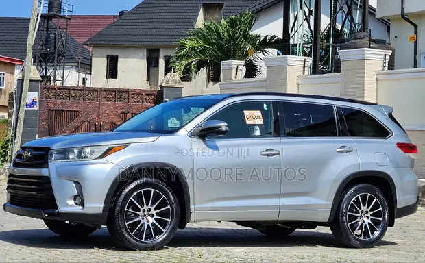 2018 Toyota Highlander SE 4x4 V6 SUV - Silver - 1