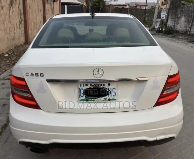 Mercedes-Benz C250 2013 Silver - 1