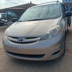 2008 Toyota Sienna LE Gold