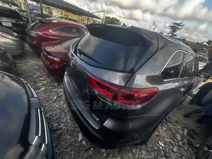 2016 Toyota Highlander XLE V6 4x4 Gray