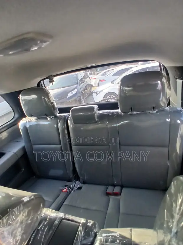 Toyota Sequoia 2013 Fari - 1