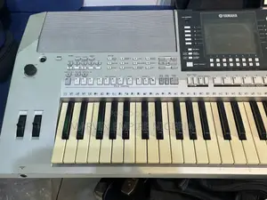 Yamaha Keyboard PSR-S710 with USB