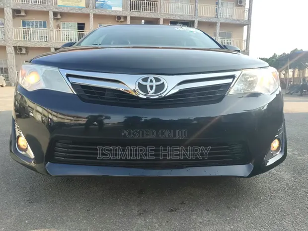 2014 Toyota Camry XLE Sedan - Black - 1