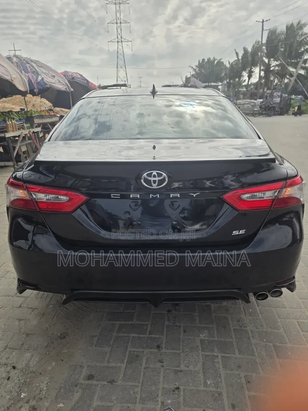Toyota Camry SE 2019 Black - 1