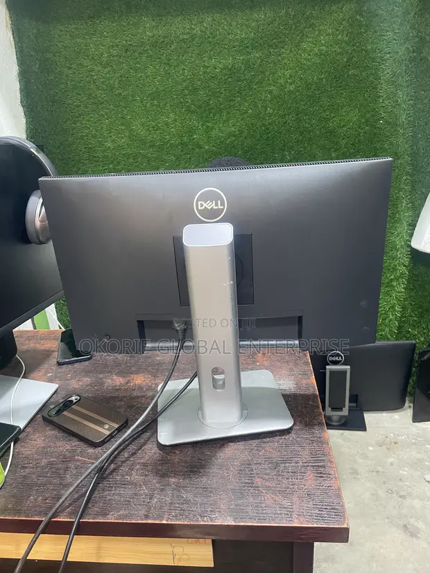 Dell Frameless Monitor P2425H - 1