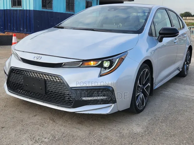 Toyota Corolla SE 2021 Launin Azurfa - 1