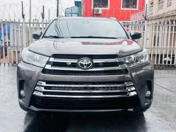2018 Toyota Highlander XLE 4x2 V6 SUV - Grey - 1