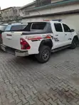 Toyota Hilux Amsar Rana tare da Sabis na Tsaro da Kawata - 2