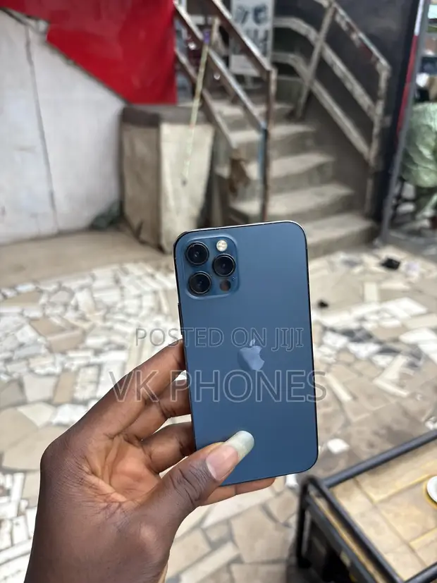 Apple iPhone 12 Pro 128GB Blue - 1
