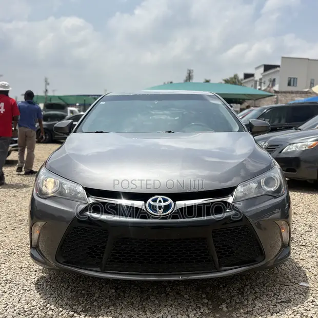 2017 Toyota Camry SE Hybrid - Kai Tsaye Daga Belgium - 1