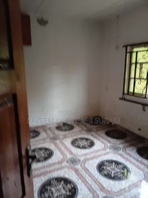 Gidan Kasa Mai Dakuna 2 Don Hayarwa a Agura, Gberigbe