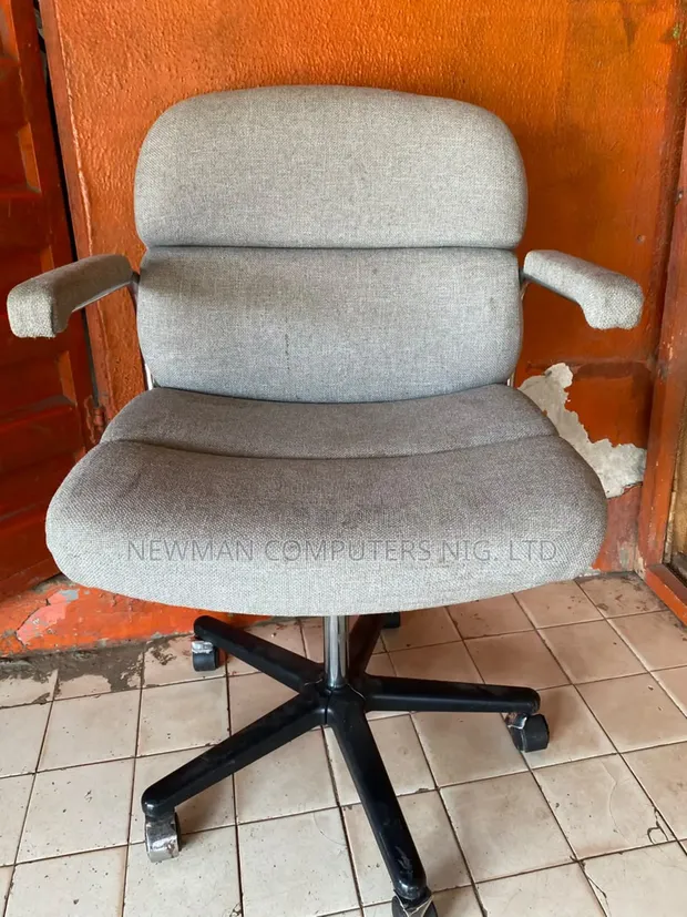 Babban Kursiyin Ofis na Zartaswa - Fari - 1