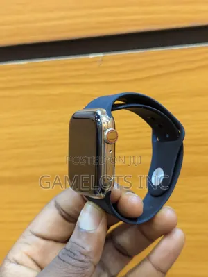Apple Watch Series 8 45mm Gold Stainless Steel GPS Cellular