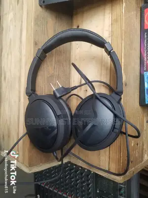 Black In-Ear Wired Headphones
