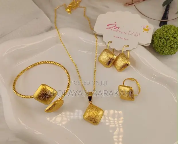 LR Jewelry Sets - Gold Colour - 1