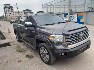2016 Toyota Tundra Gray