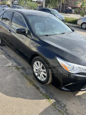 2016 Toyota Camry XLE Sedan - Black