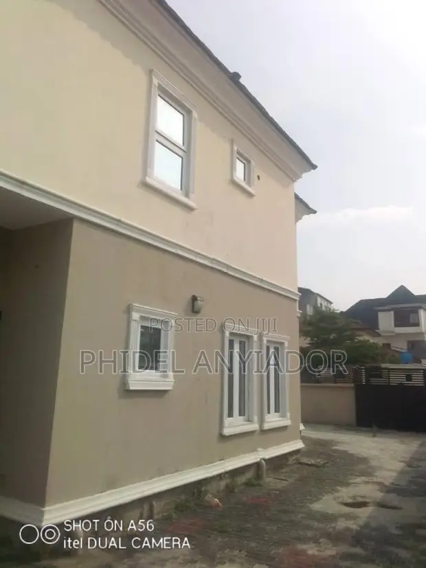 Gidan 5 Bedroom Duplex Mai Cikakken Kayayyaki Don Siyarwa a Atlantic View Estate, Lekki - 1