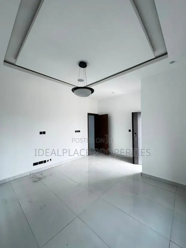 6 Bedroom Duplex for Sale in Surulere - 1