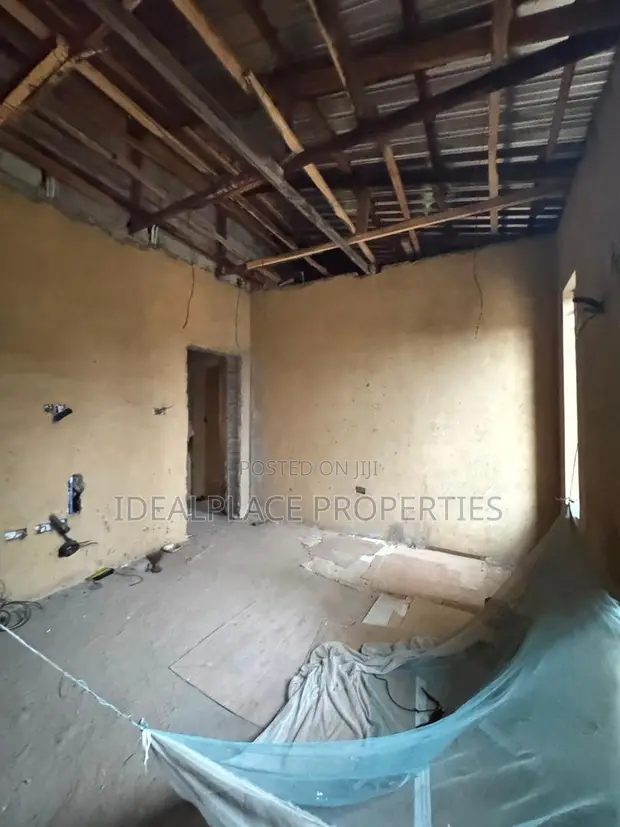 4 Bedroom Duplex for Sale a Surulere (Carcass) - 1