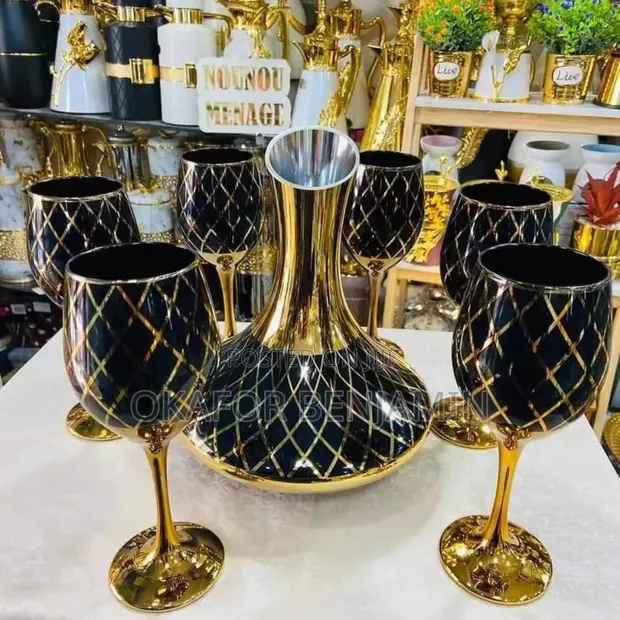 Luxury Gold Glass Wine Decanter with 6 Wine Glasses - 1