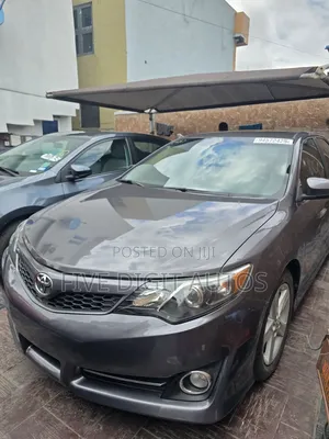2012 Toyota Camry SE Sedan - Foreign Used