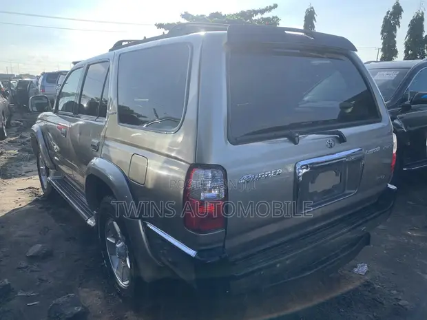 Toyota 4-Runner 2002 Gold - 1