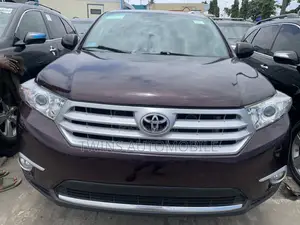 2012 Toyota Highlander SE Red